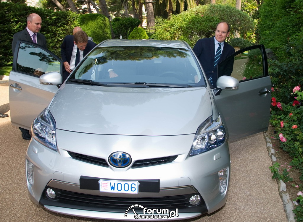 toyota prius plug in france #5