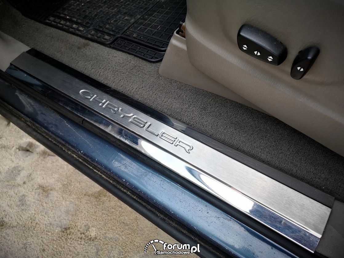 Chrysler Grand Voyager 3.3 LIMITED, chromowane listwy na