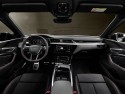 Audi Q8 e-tron edition Dakar, deska z przodu i środkowa konsola