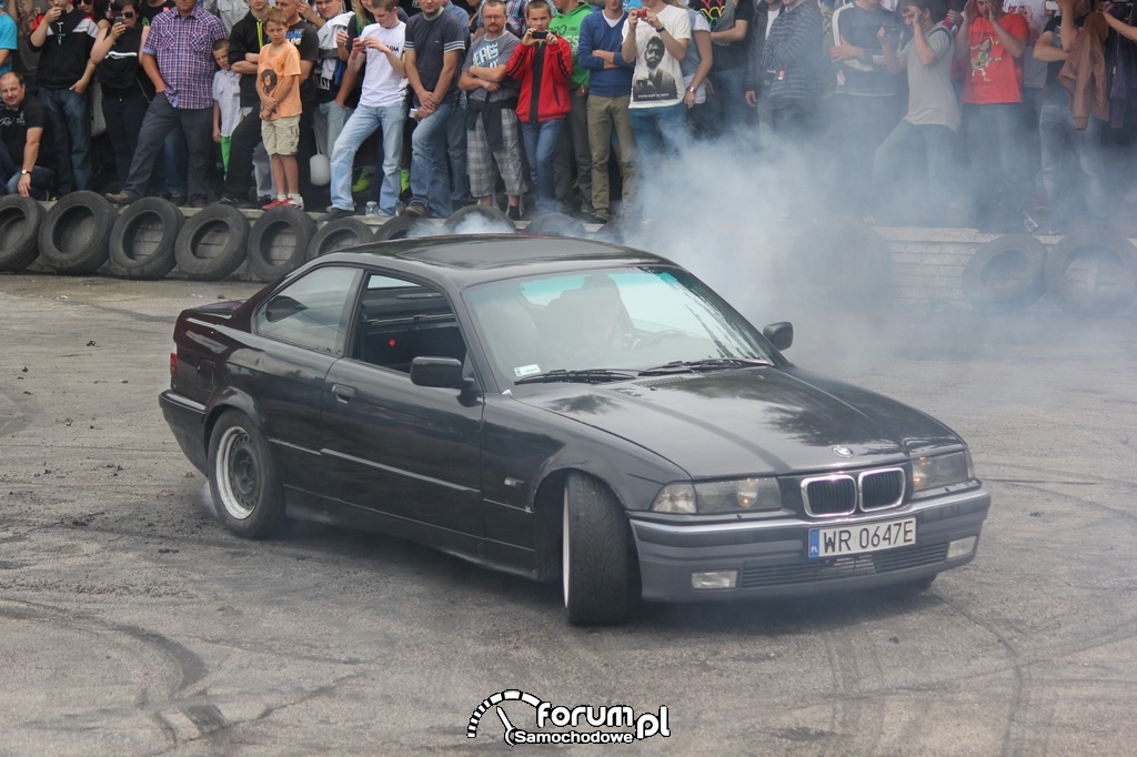 BMW E36 serii 3 coupe, palenie gumy, 3