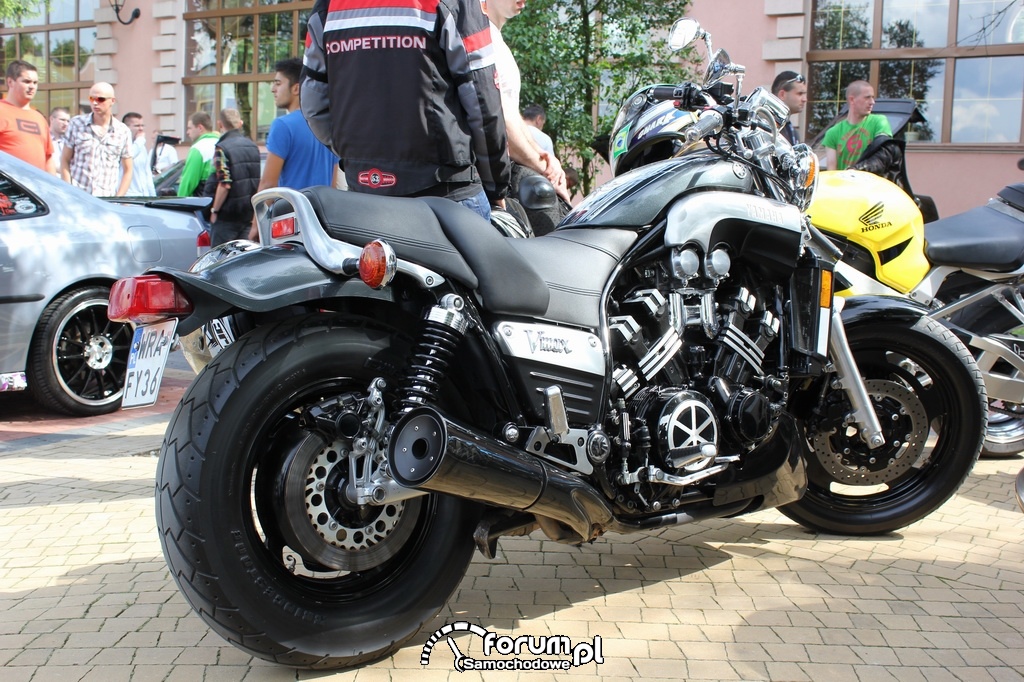 Yamaha Vmax, motor