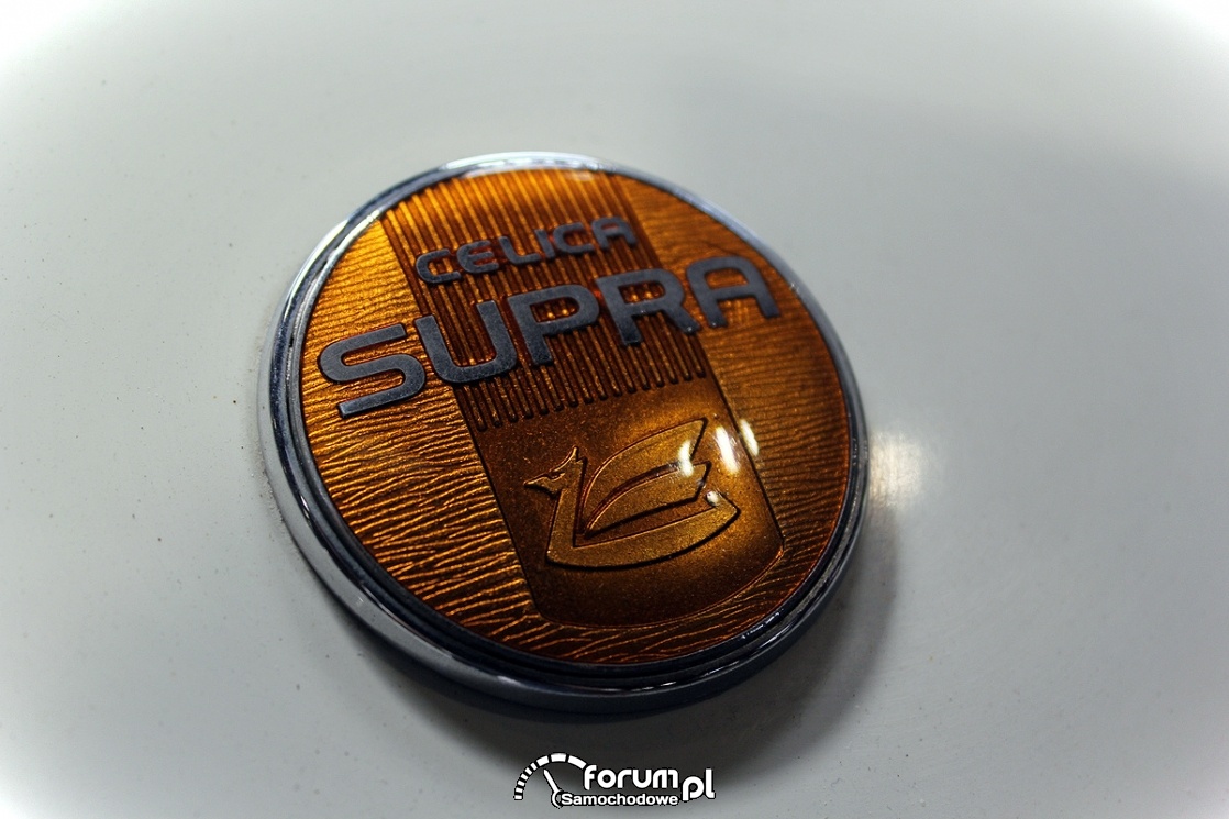 Toyota Celica Supra, emblemat na masce, znaczek