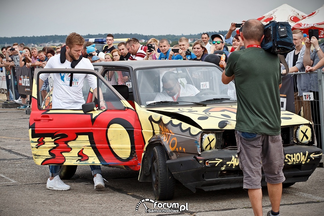 Samochodem do bramki, ogromna piłka na Automaster Show 2015