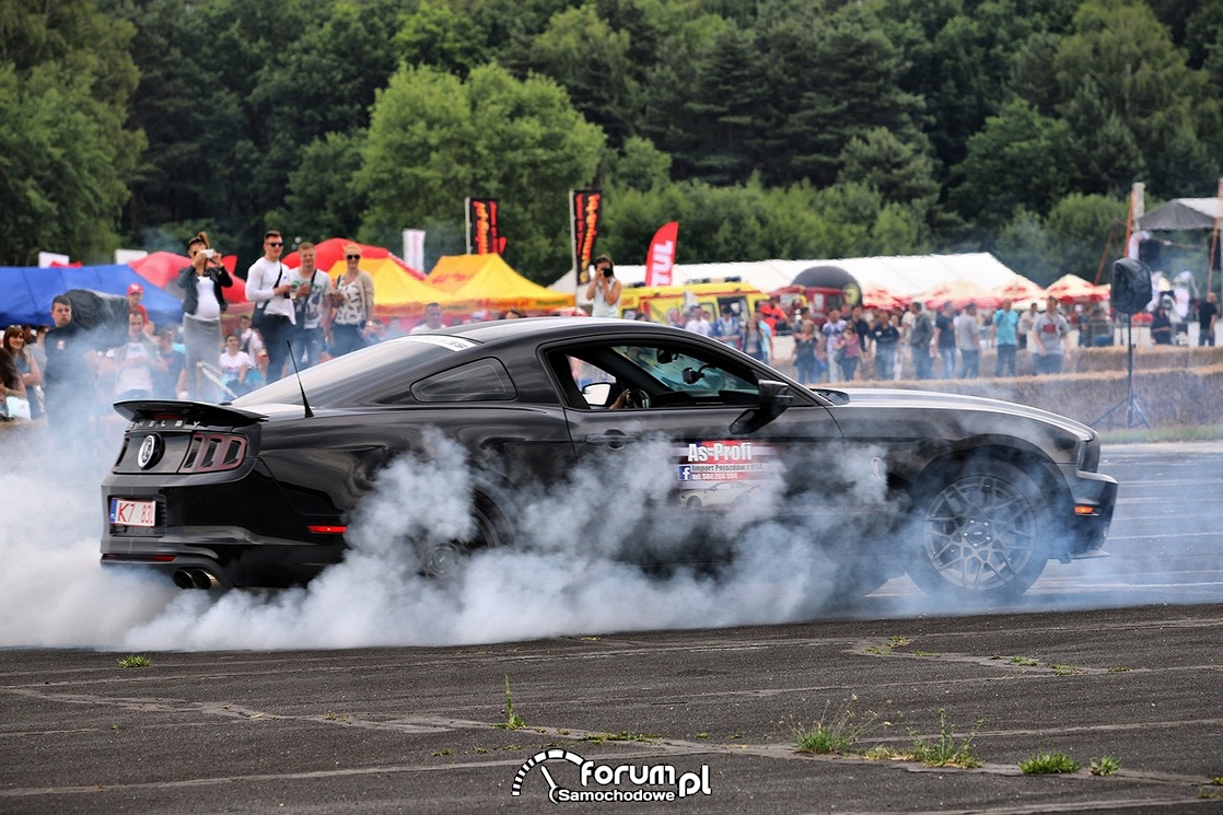 Samochodem do bramki, ogromna piłka na Automaster Show 2015