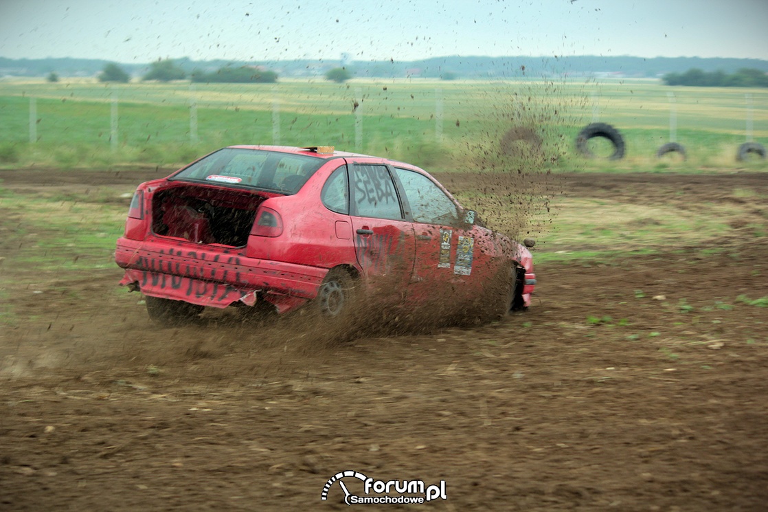 Samochodem do bramki, ogromna piłka na Automaster Show 2015