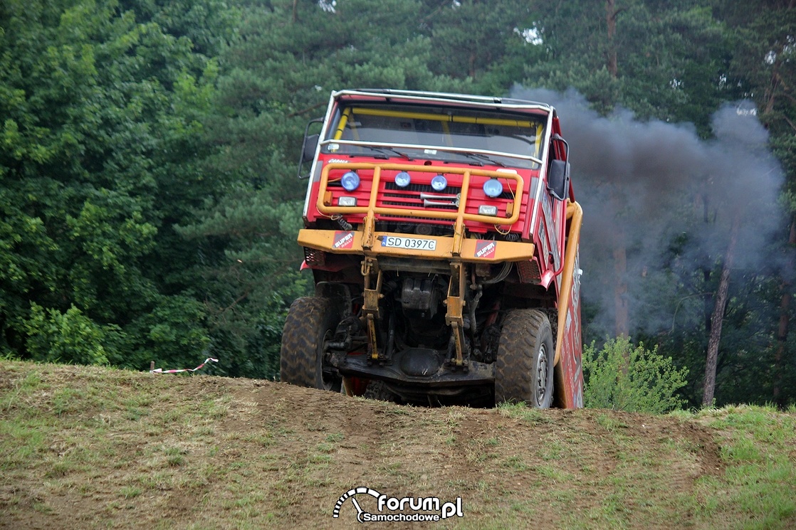 Wjazd pod górę, terenowa ciężarówka, Scania