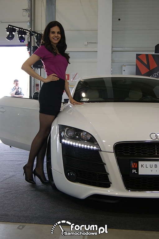 Audi TT (2011-2014) Kahn Design z grillem bez logo i przeszczepionym