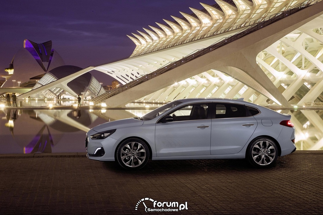 Hyundai i30 Fastback, bok