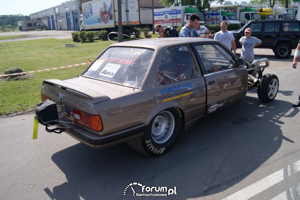 BMW 330 24V VANOS MS42 SUPERCHARGED, spadochron