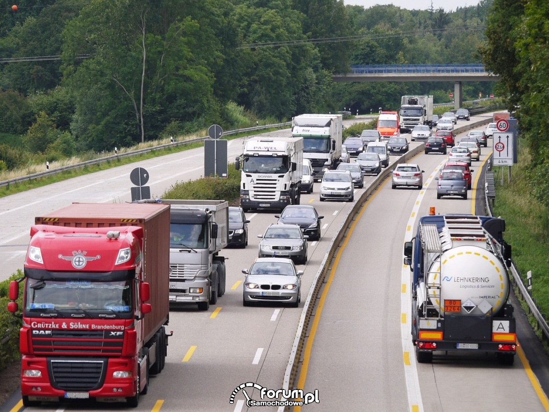 Autostrada, zwężenie, cztery pasy