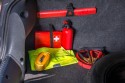 Podstawowe wyposażenie auta w apteczkę, gaśnicę, trójkąt i kamizelkę odblaskową