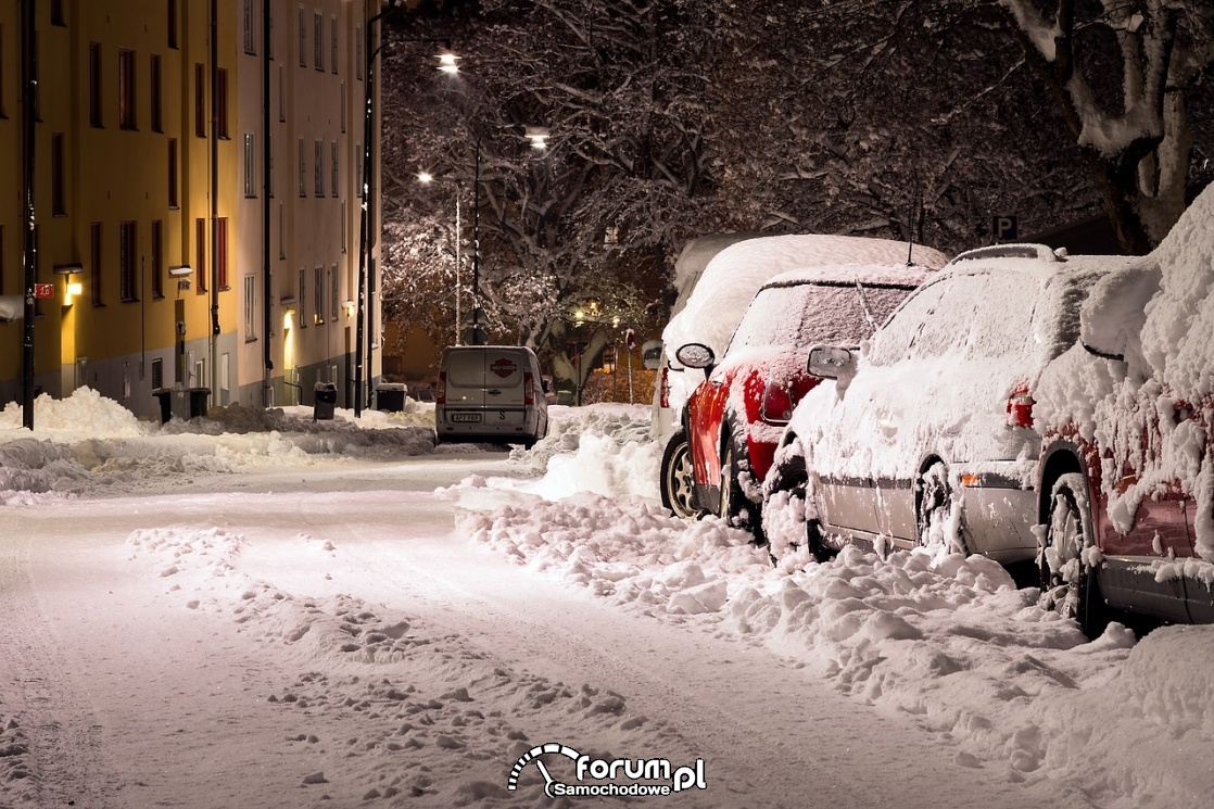 Pierwszy śnieg - kilka dobrych rad dla kierowców