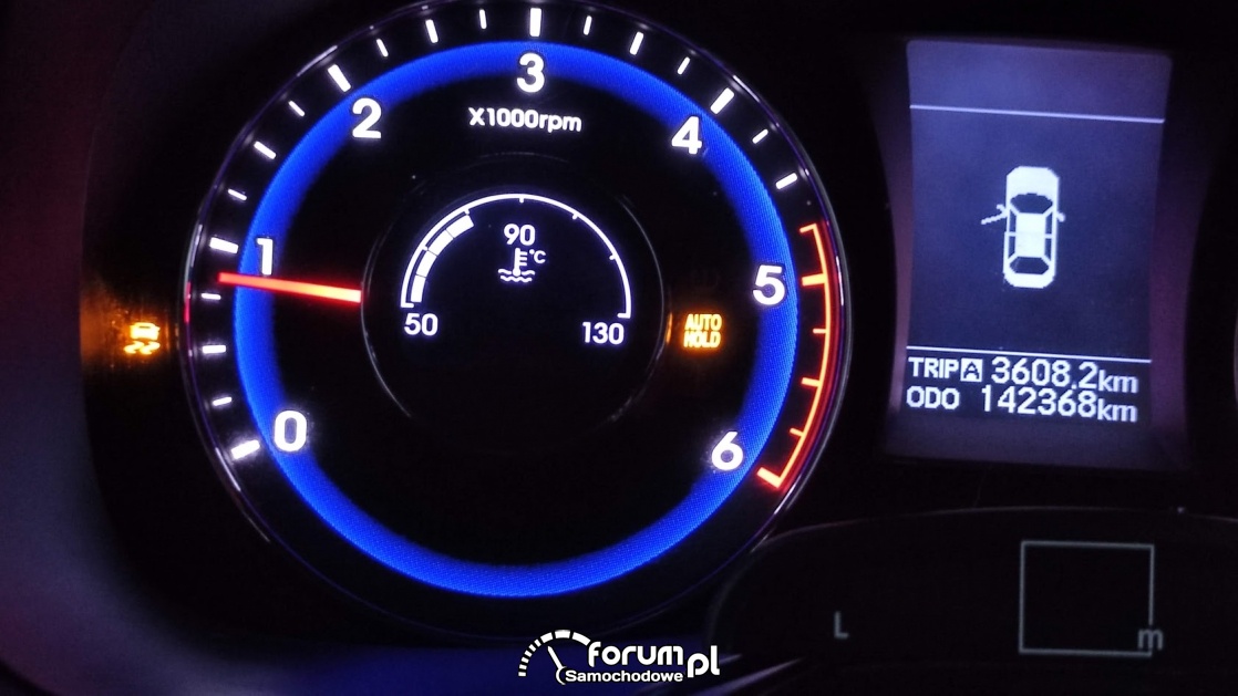 Hyundai i40 Sedan 2012 - Kontrolka AUTO HOLD i kontroli trakcji