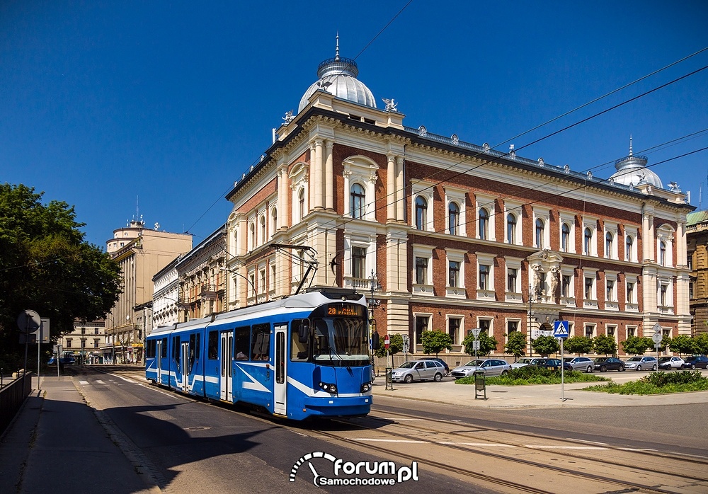 Tramwaj na wspólnej drodze z samochodami