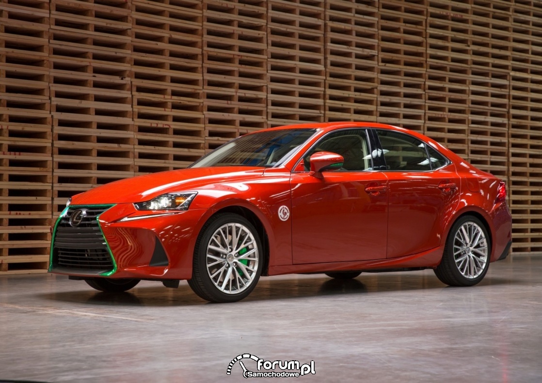 Lexus IS Sriracha Red ze złocistymi płatkami