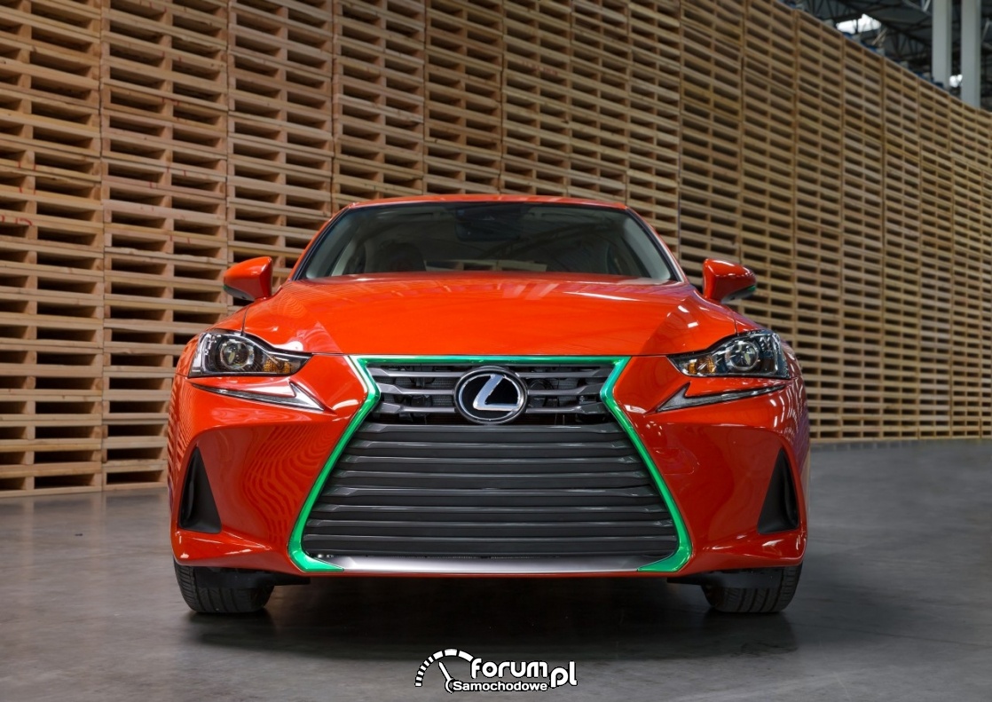 Lexus IS Sriracha Red ze złocistymi płatkami