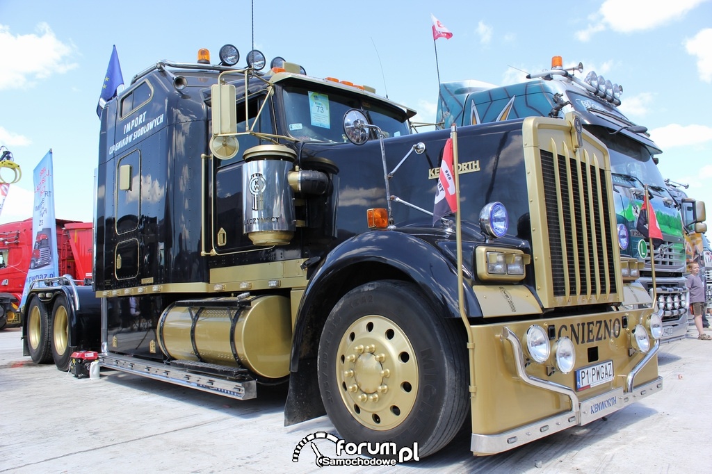 Kenworth W900L