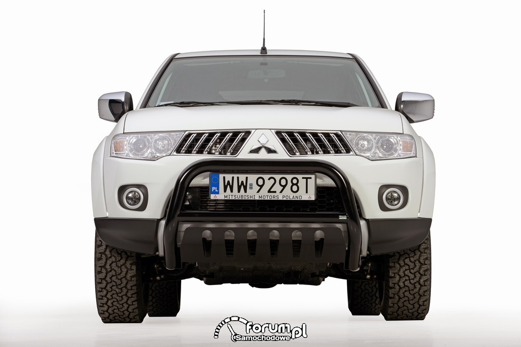 Mitsubishi L200 STORM, przód