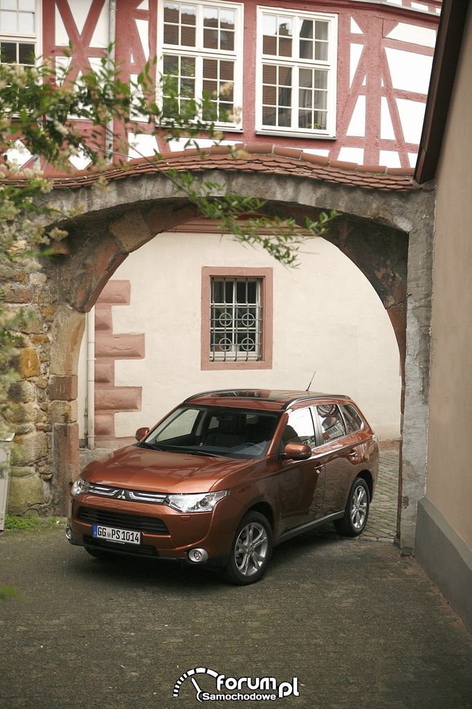 Mitsubishi Outlander 2013, 3