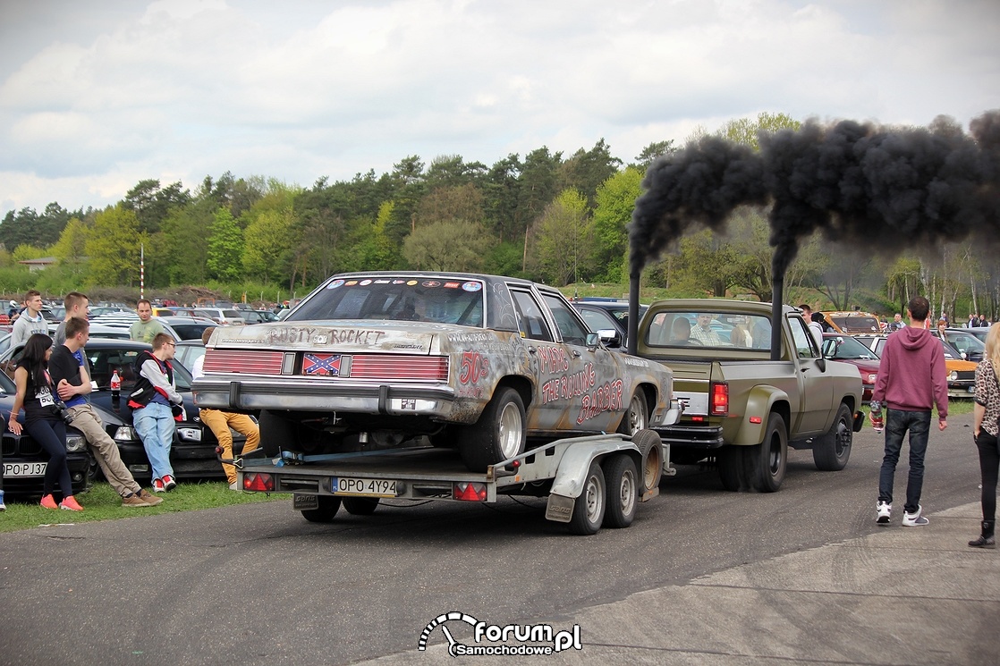 Dodge pickup z lawetą