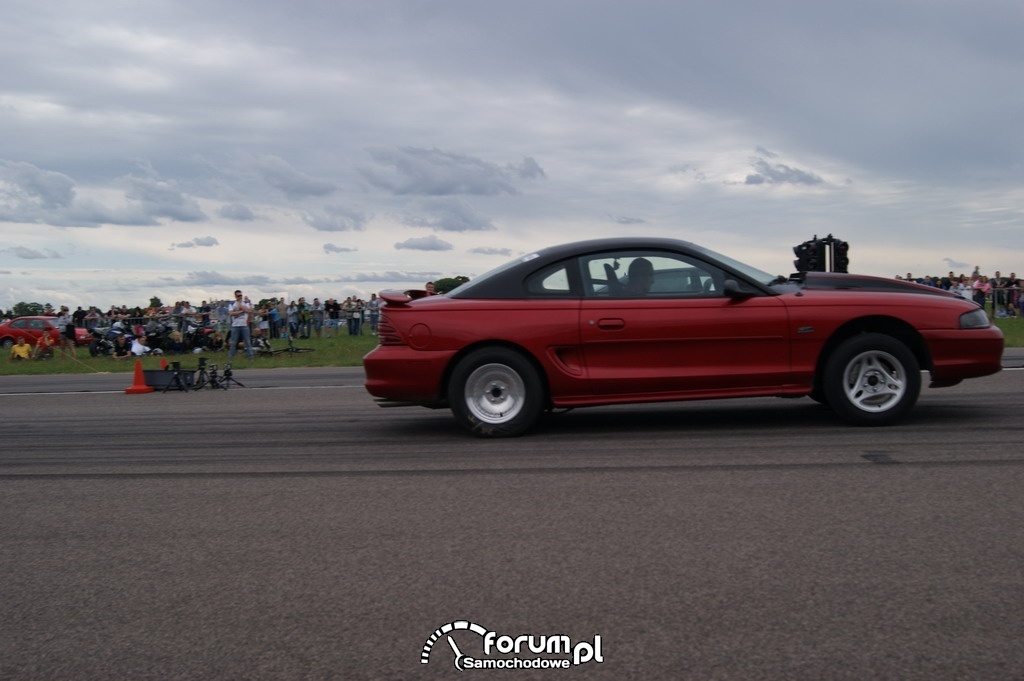 Ford Mustang vs Mercedes S Brabus 6.3 biturbo, 3