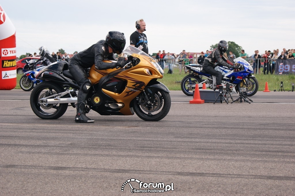 Suzuki Hayabusa vs Suzuki GSX-R