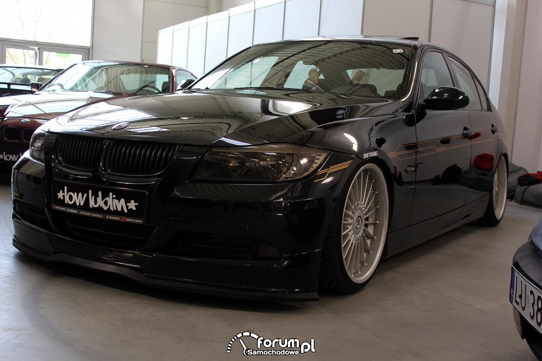 BMW E90 seria 3, czarny grill