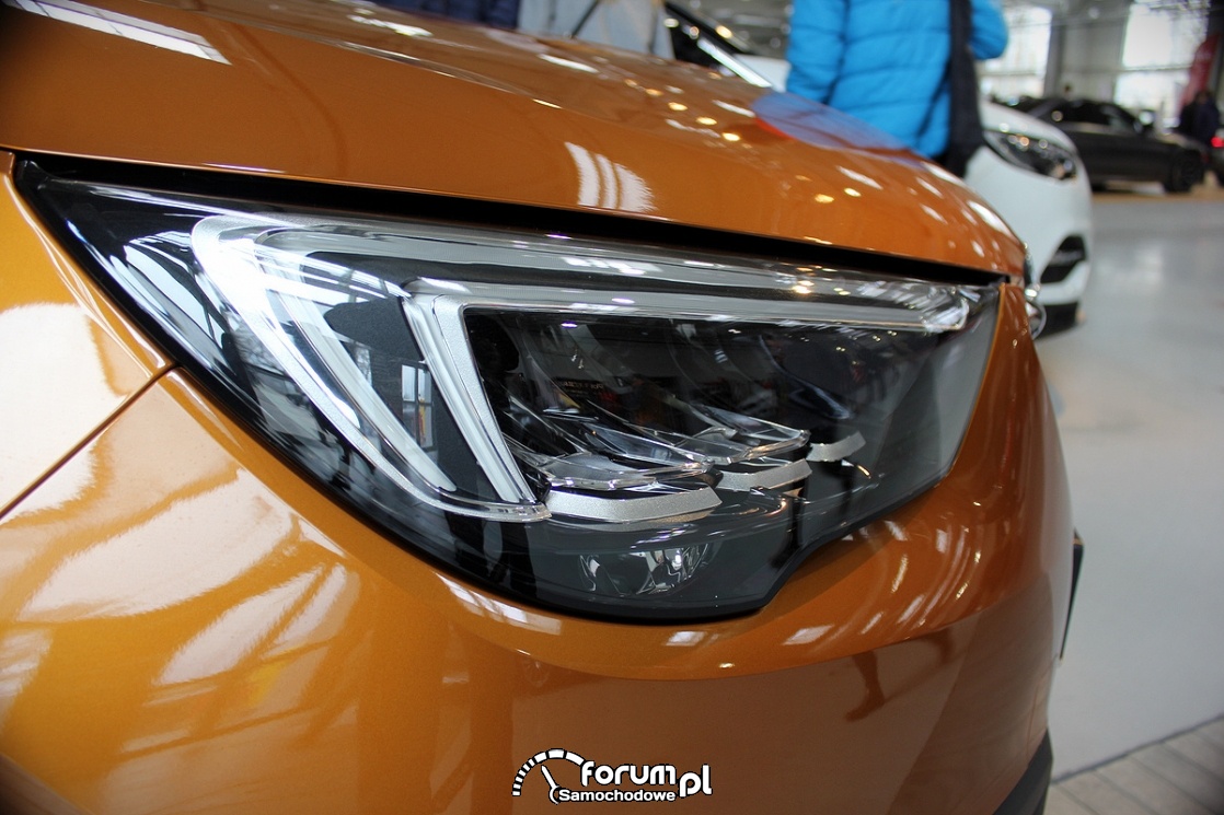 Opel Crossland X, przedni reflektor