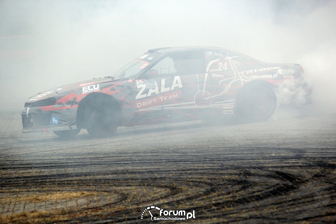 Drift w białym dymie spalonej gumy, Nissan s14 2JZ 750HP 900Nm