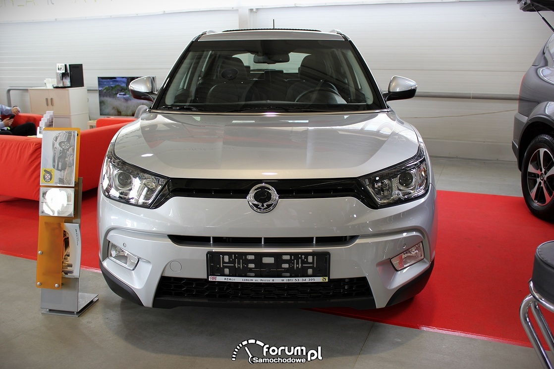 SsangYong Tivoli, przód