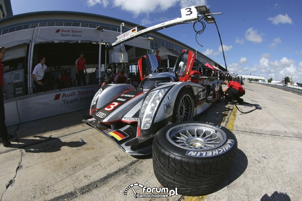 Testy czterech Audi R18 e-tron quattro