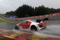 Audi R8 LMS ultra na torze w Spa w deszczu, 2