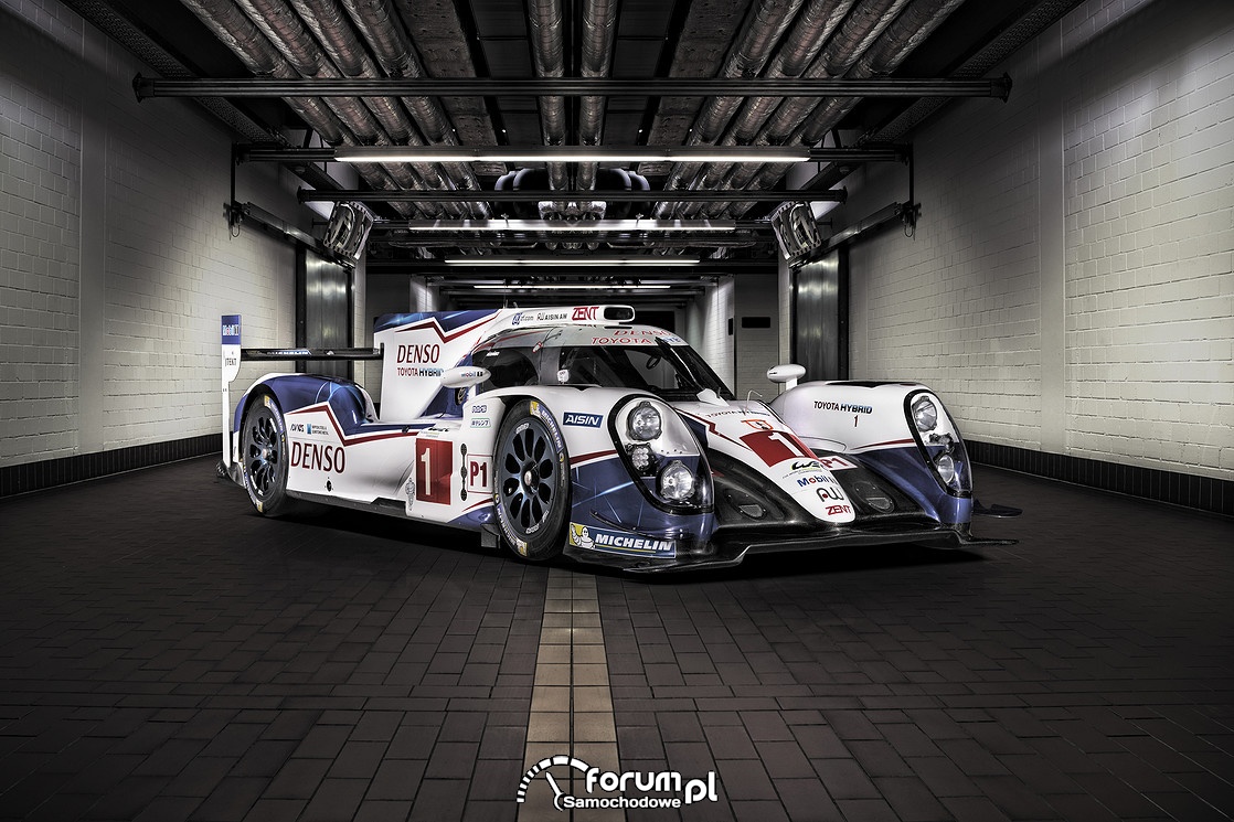 Hybrydowy bolid Toyoty TS040 HYBRID