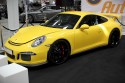 Żółte Porsche, czarne aulfelgi