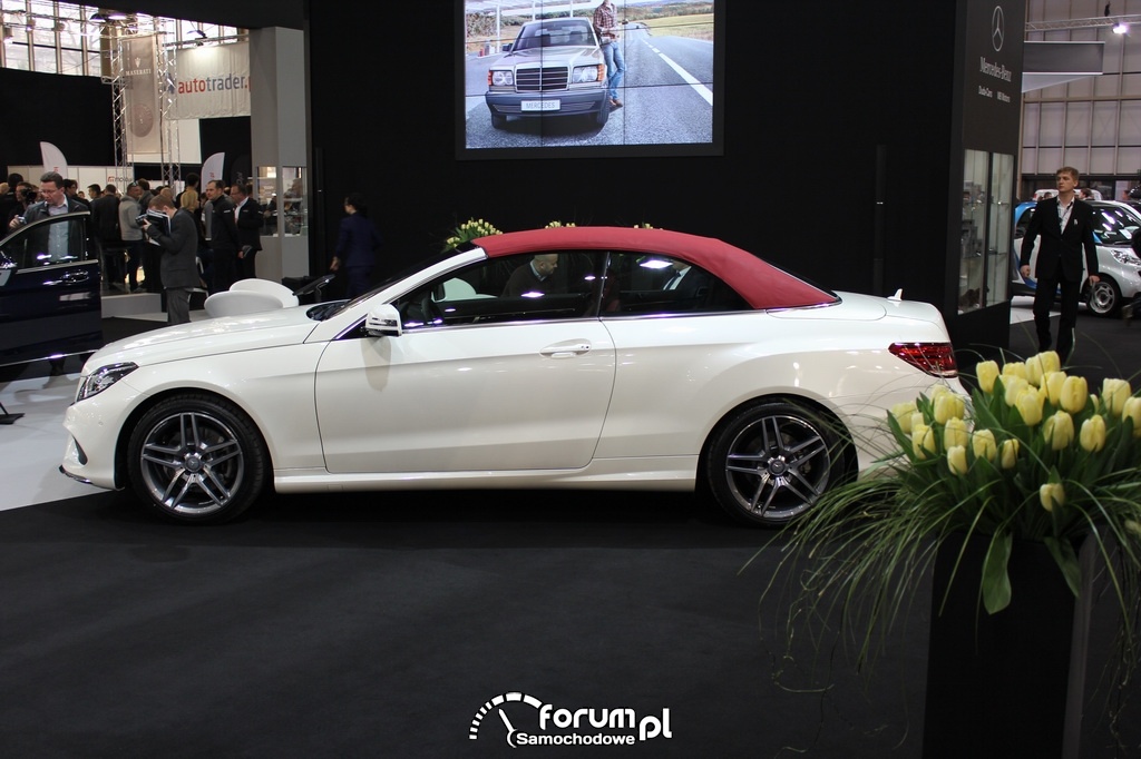 Mercedes-Benz Klasa E Cabrio, bok