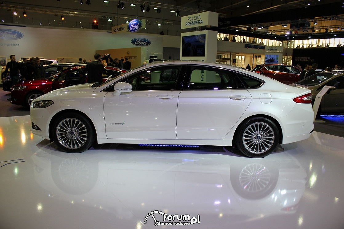 Ford Mondeo Hybrid, bok