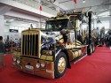 Kenworth W 900 z zabudową hotelową naczepy