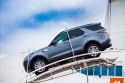 Land Rover Discovery na rampie