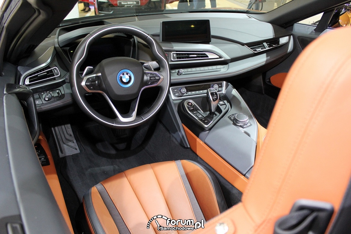 BMW i8 Roadster, deska rozdzielcza, wnętrze