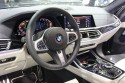 BMW X7 M50d, multimedialna kierownica
