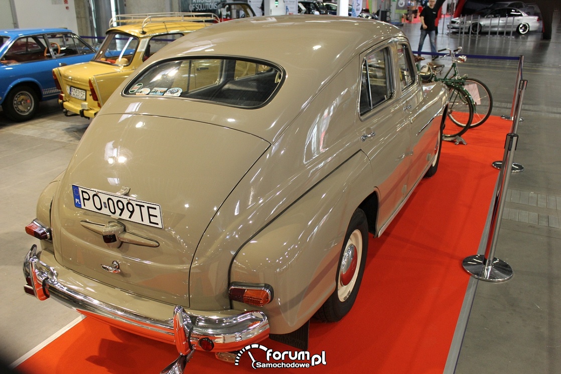 Warszawa M20 model 201 Garbuska, tył