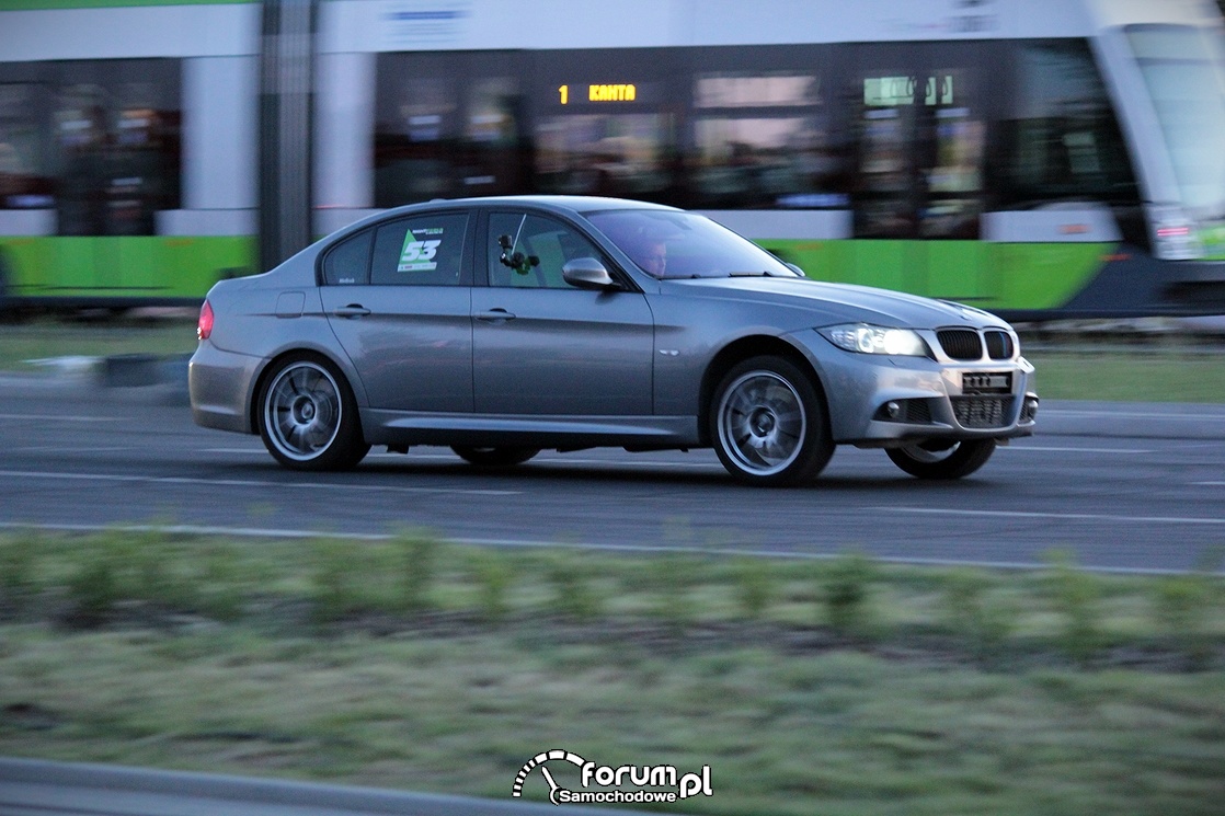 BMW E46 Coupe, przód idze w górę podczas przyspieszania