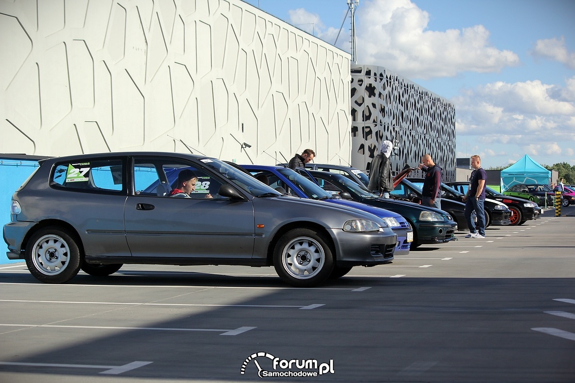 Samochody do wyścigów równoległych, parking