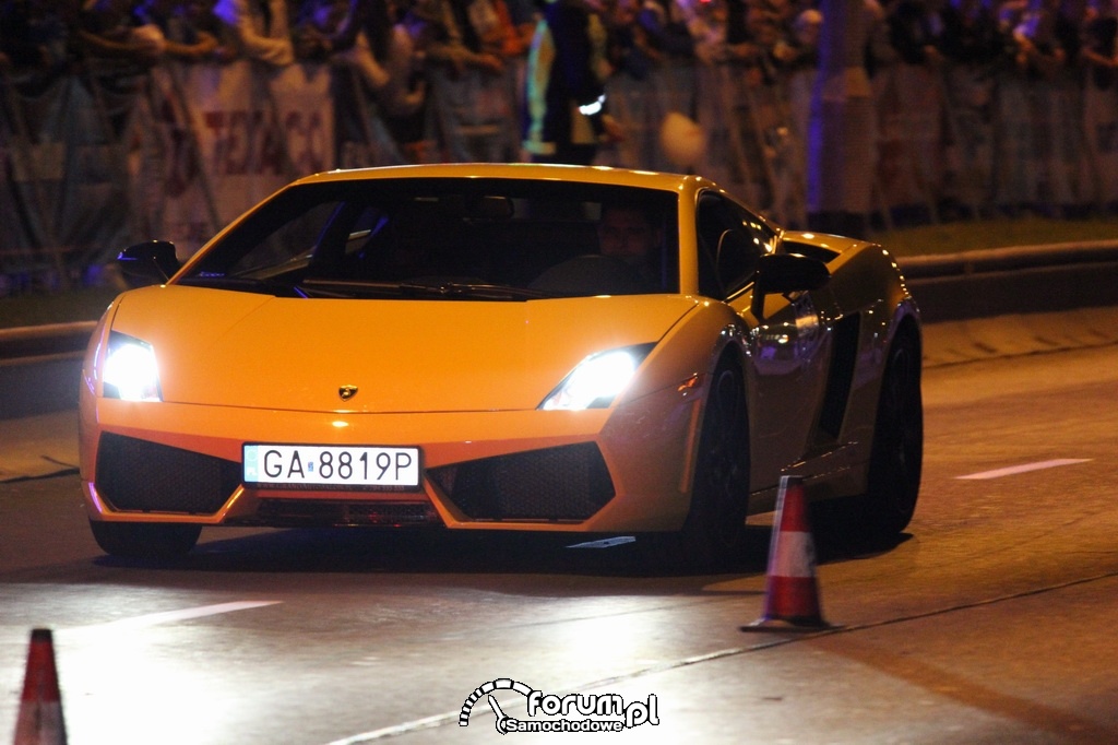 Lamborghini Gallardo w nocy