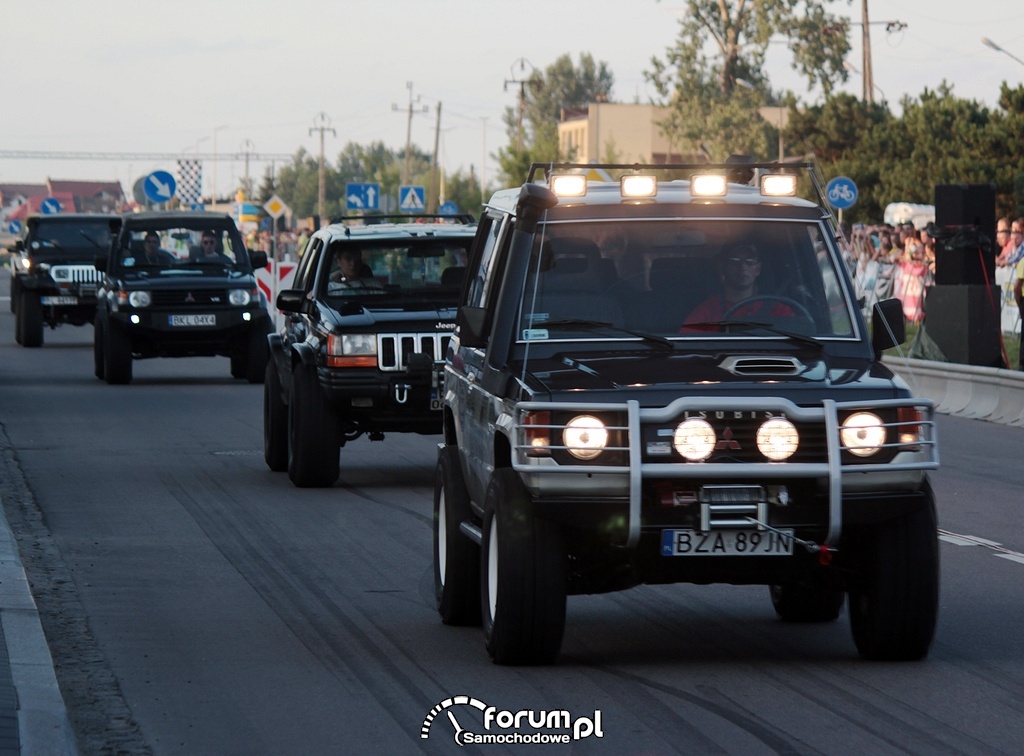 Samochody do Off Roadu przed wyścigami równoległymi, 2