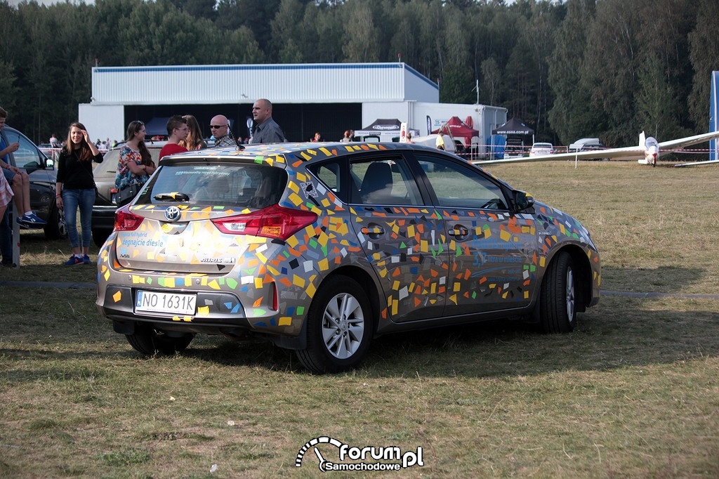 Toyota Auris, samochód oklejony przez dzieci