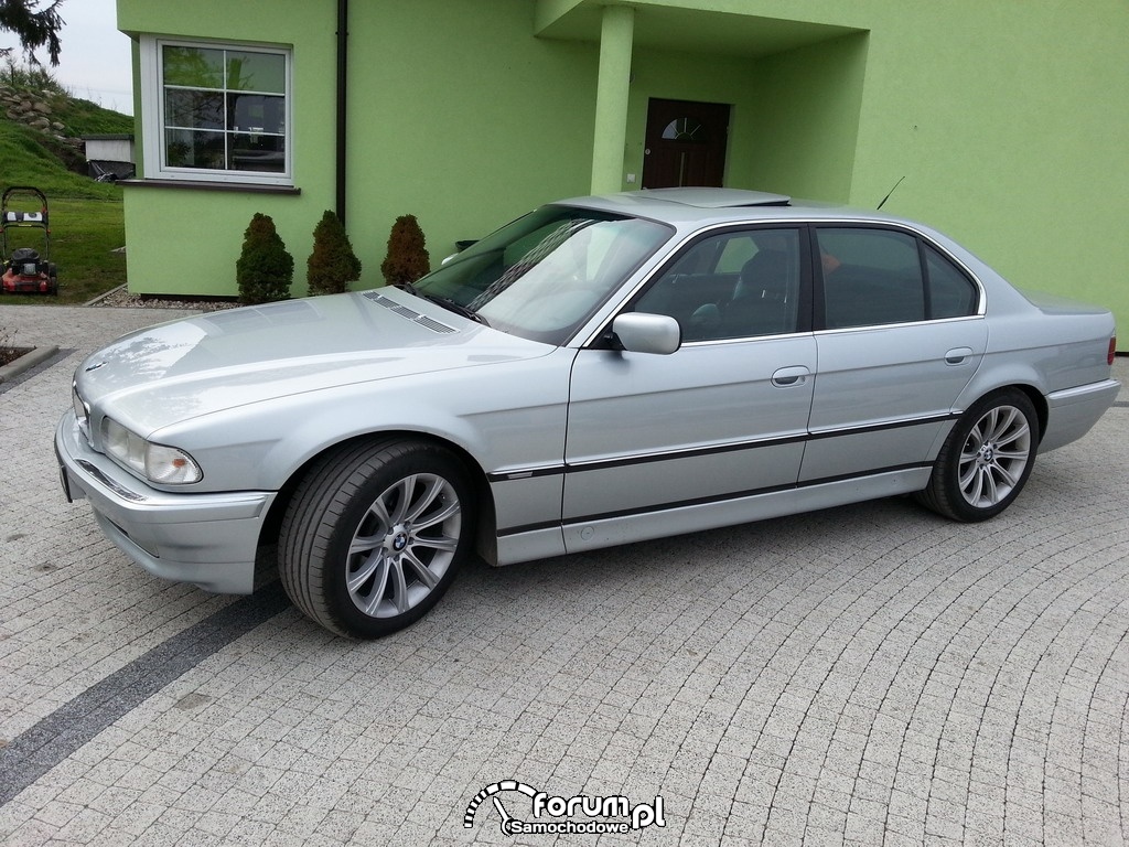 BMW 740 - 286 KM, 400 NM