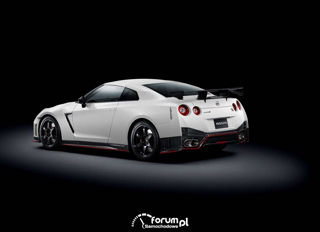 Nissan GT-R Nismo dołącza do Nissana GT-R 2014