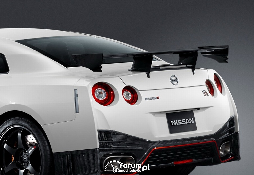 Nissan GT-R Nismo, tył