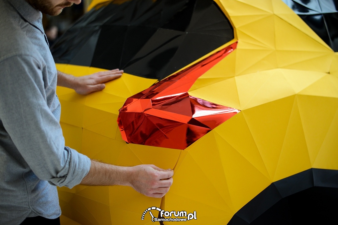 Nissan Juke 5, tylne światła, pełnowymiarowa makieta w technice origami